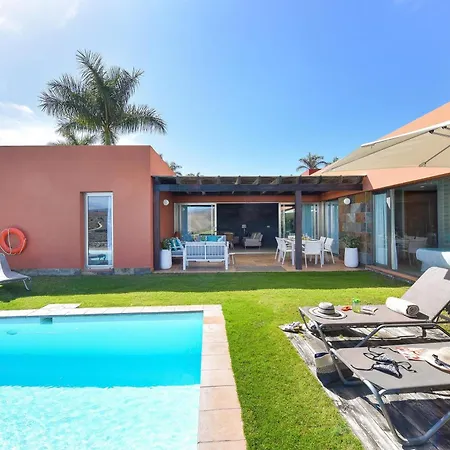 Mira Salobre Luxury Retreat In Gran Canaria Private Outdoor Heatable Pool Bbq Facilities Shaded Outdoor Dining Area Salobre Golf, Villa Las Palmas de Gran Canaria